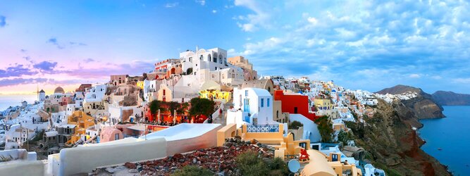 Trip Fit Ferienhaus Griechenland - Wer kennt sie nicht, die märchenhaften Bilderbuchfotos von Santorin? Strahlend weiße Häuser mit leuchtend blauen Kuppeln, schmiegen sich an die Hänge der zerklüfteten Steilküste. Für die meisten der Inbegriff von Griechenland, jedoch Griechenland ist mehr – viel mehr! Die beliebtesten Orte für Ferien in Griechenland, locken mit besten Angebote für Hotels und Ferienunterkünfte mit Werbeaktionen, Rabatten, Sonderangebote für Griechenland Urlaub buchen.