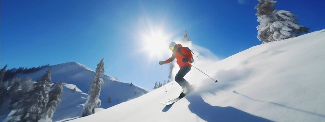 Trip Fit Reiseideen Skiurlaub - Die Berge der Alpen, tiefverschneite Landschaftsidylle, überwältigende Naturschönheiten, begeistern Skifahrer, Snowboarder und Wintersportler aller Couleur gleichermaßen wie Schneeschuhwanderer, Genießer und Ruhesuchende. Es ist still geworden, die Natur ruht sich aus, der Winter ist ins Land gezogen. Leise rieseln die Schneeflocken auf Wiesen und Wälder, die Natur sammelt Kräfte für das nächste Jahr. Eine Pferdeschlittenfahrt durch den Winterwald und über glitzernd kristallweiße Sonnen-Plateaus lädt ein, zu romantischen Träumereien, und ist Erholung für Körper & Geist & Seele. Verweilen in einer urigen Almhütte bei Glühwein & Jagertee & deftigen kulinarischen Köstlichkeiten. Die Freude auf den nächsten Winterurlaub ist groß.